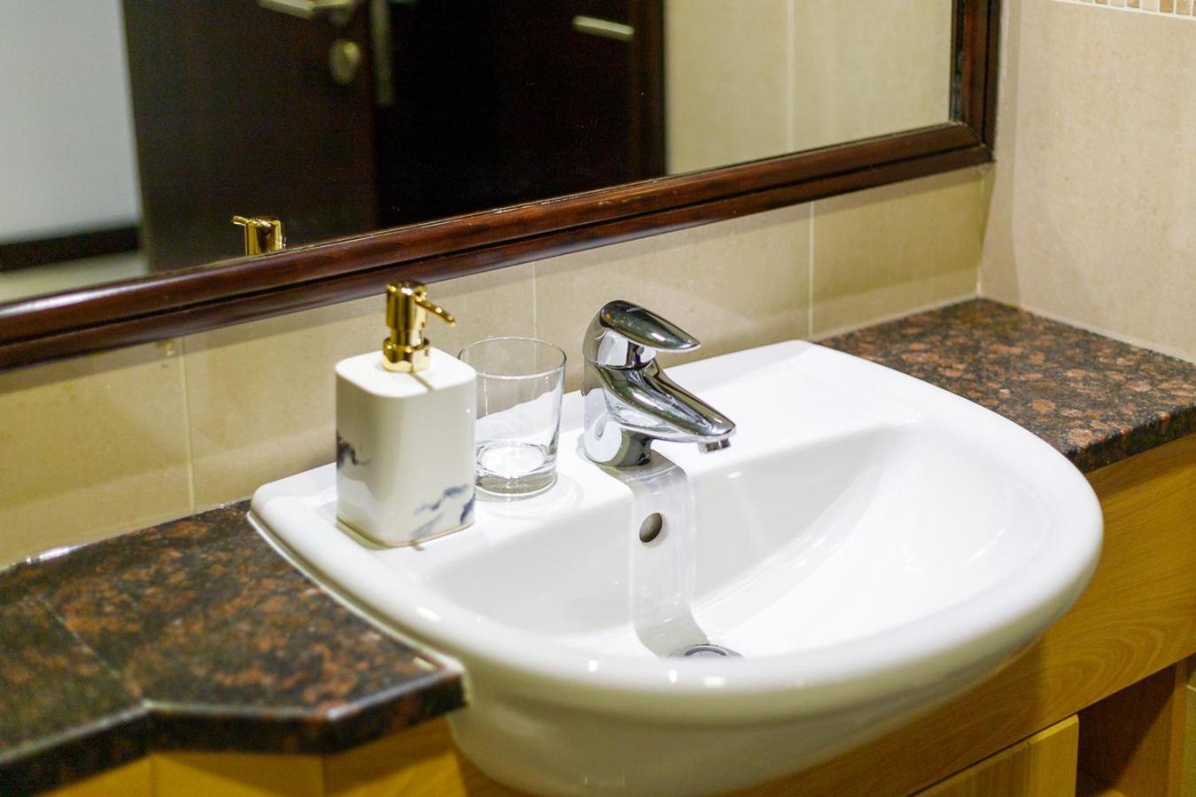 Apartment Full View - 1br In Goldcrest Views,cluster V,jlt - Allsopp & Allsopp *